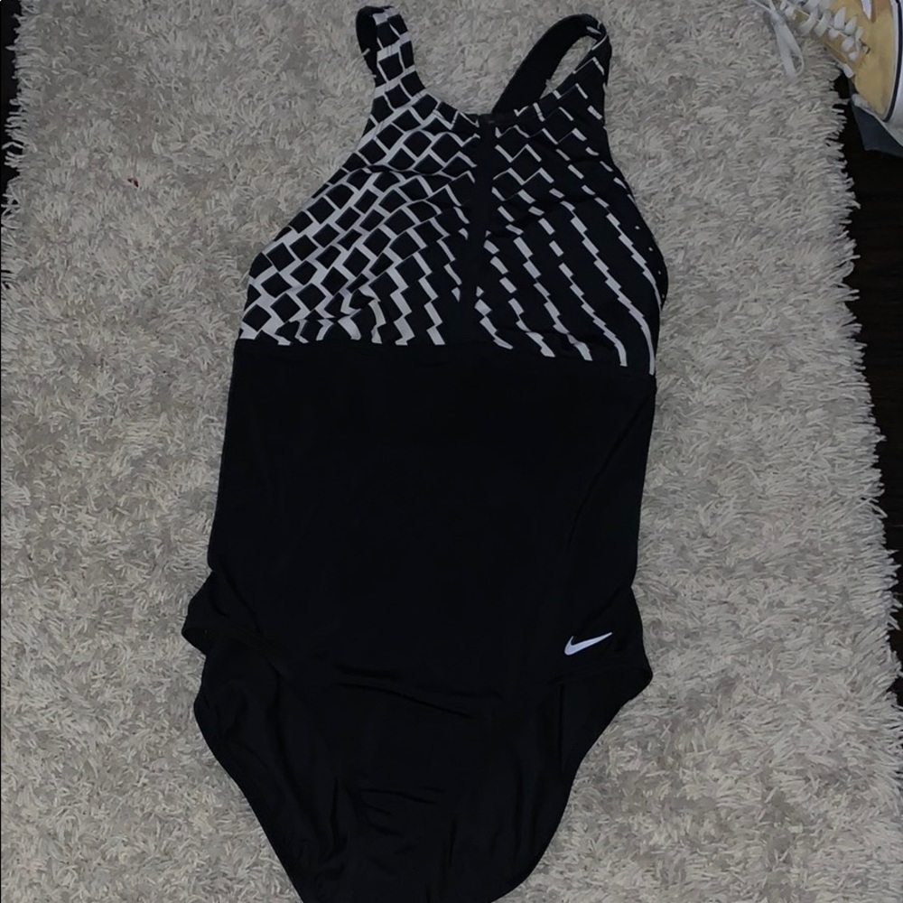NIKE WOMANS ONE PIECE